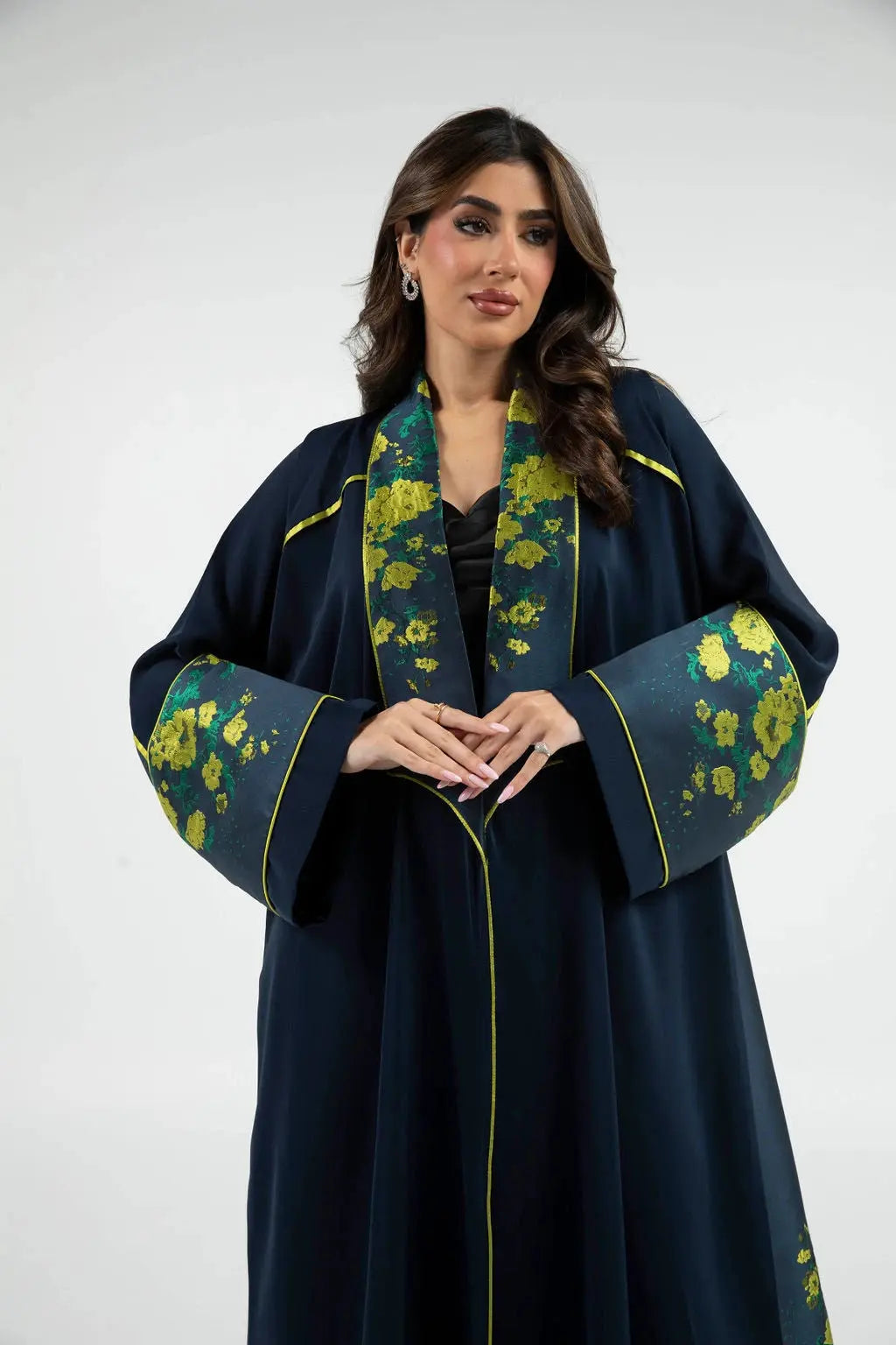 Design Abaya | عبايات مشغولة